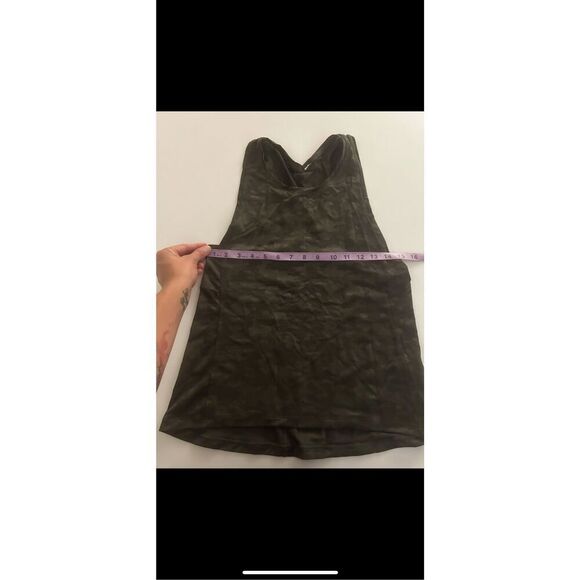 Lululemon Army Green Camo Racer Back Swoop Tank Top Size 4 Athleisure Yoga - Picture 9 of 11